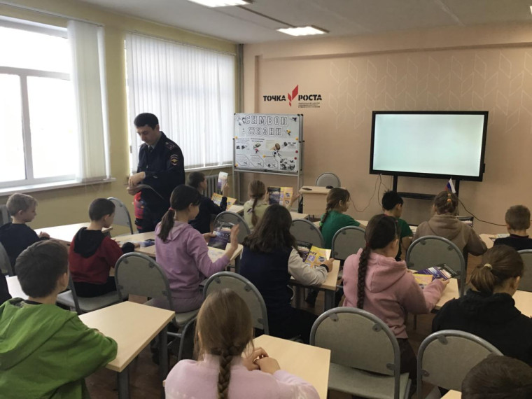 У нас в гостях инспектор ГИБДД.